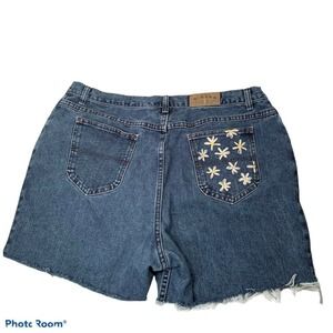 VINTAGE 90s Cutoff Shorts Daisy Embroidered Sz 18 36 x 5